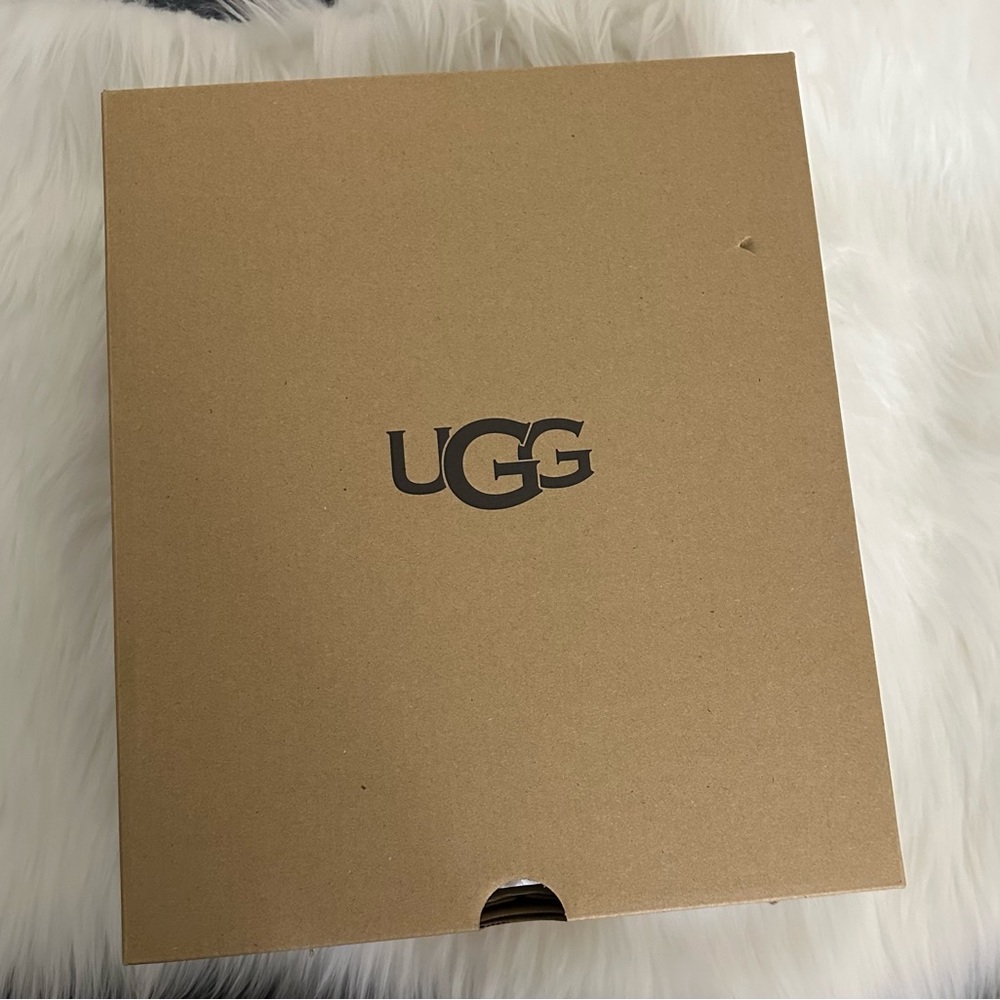 🆕 UGG Short Gray Matte Marble Boots - Size: 6 - Picture 12 of 13
